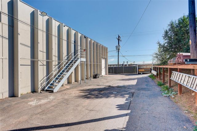 2700 S Shoshone Street, Englewood, CO 80110