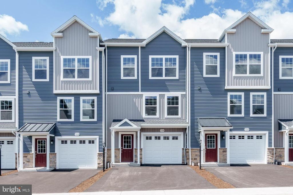 124 DOLOMITE DR, Port Matilda, PA 16870