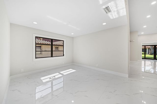 6371 Kings Gate Circle, Delray Beach, FL 33484