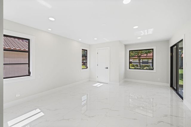 6371 Kings Gate Circle, Delray Beach, FL 33484