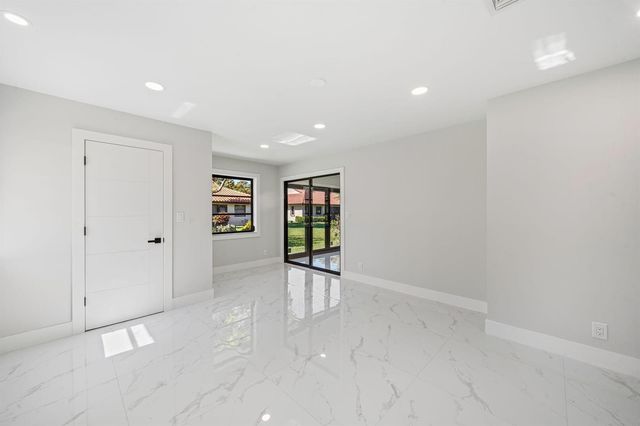 6371 Kings Gate Circle, Delray Beach, FL 33484