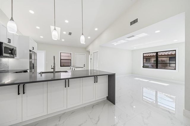 6371 Kings Gate Circle, Delray Beach, FL 33484