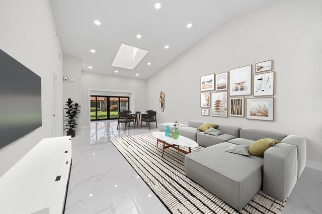 6371 Kings Gate Circle, Delray Beach, FL 33484