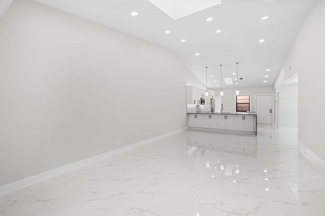 6371 Kings Gate Circle, Delray Beach, FL 33484