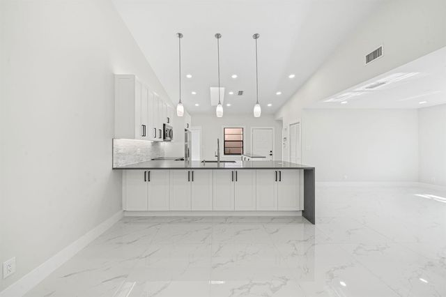 6371 Kings Gate Circle, Delray Beach, FL 33484