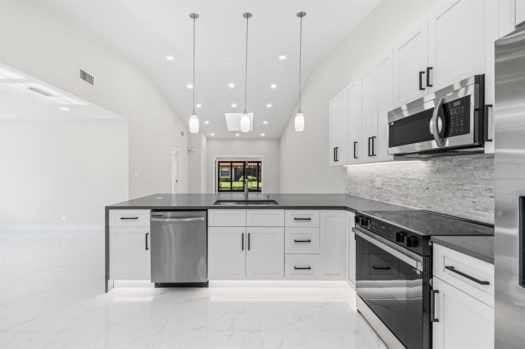 6371 Kings Gate Circle, Delray Beach, FL 33484