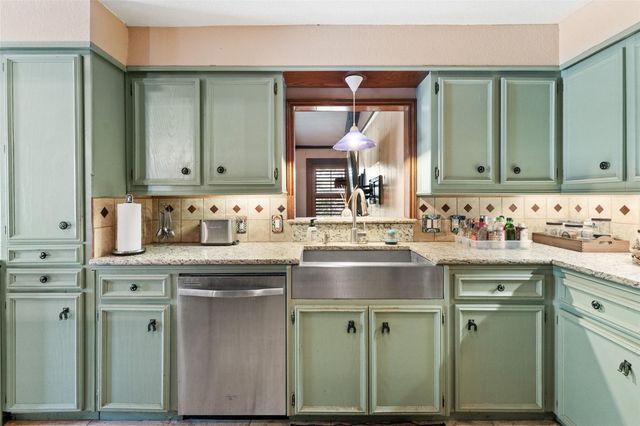 2501 LONE MAN MOUNTAIN RD, Wimberley, TX 78676
