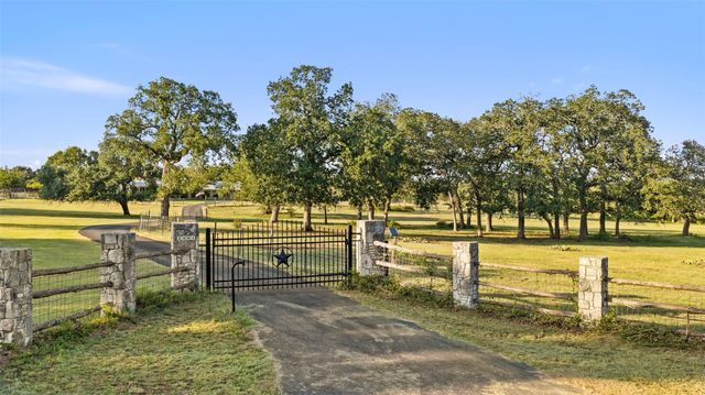 2501 LONE MAN MOUNTAIN RD, Wimberley, TX 78676