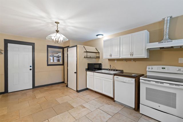 2501 LONE MAN MOUNTAIN RD, Wimberley, TX 78676
