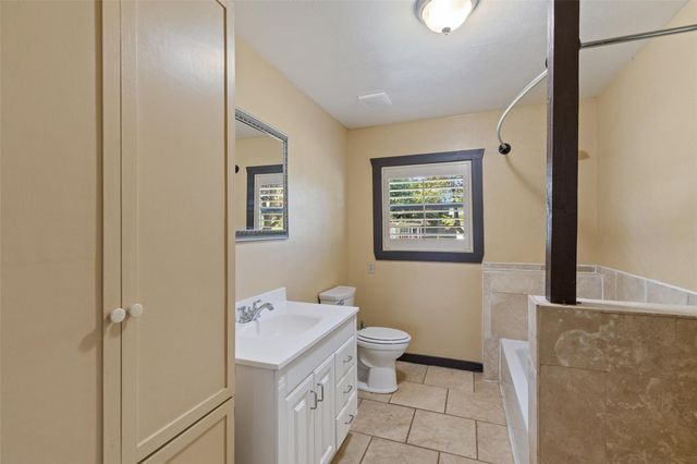 2501 LONE MAN MOUNTAIN RD, Wimberley, TX 78676