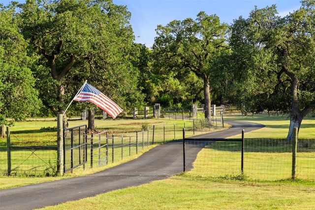 2501 LONE MAN MOUNTAIN RD, Wimberley, TX 78676