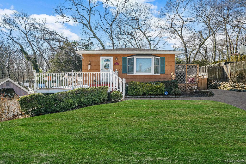 6 Hillside Road, Sound Beach, NY 11789