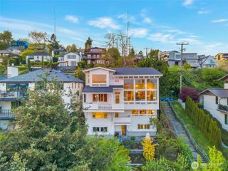 225 Ward Street, Seattle, WA 98109