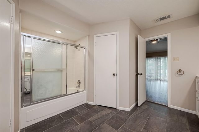 131 Cove Circle, Conroe, TX 77356