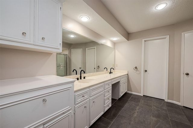131 Cove Circle, Conroe, TX 77356