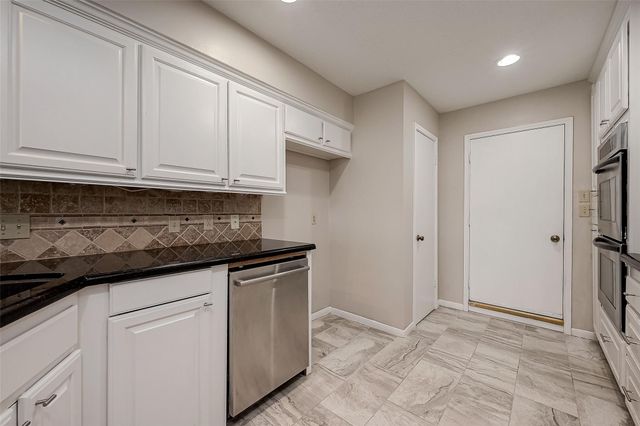 131 Cove Circle, Conroe, TX 77356