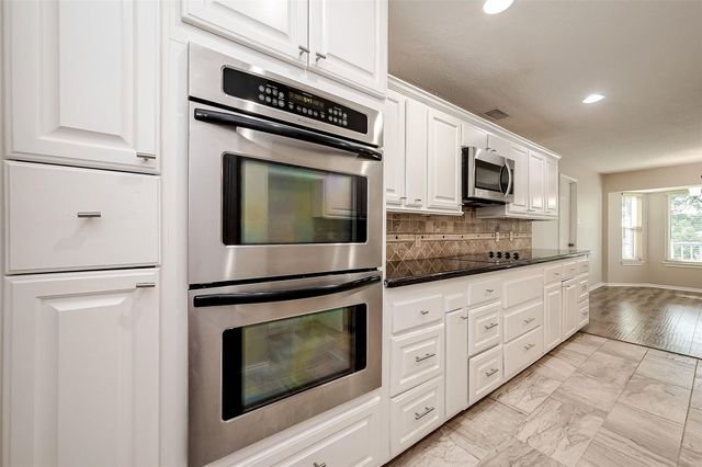 131 Cove Circle, Conroe, TX 77356
