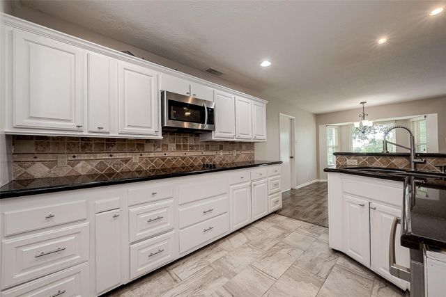 131 Cove Circle, Conroe, TX 77356