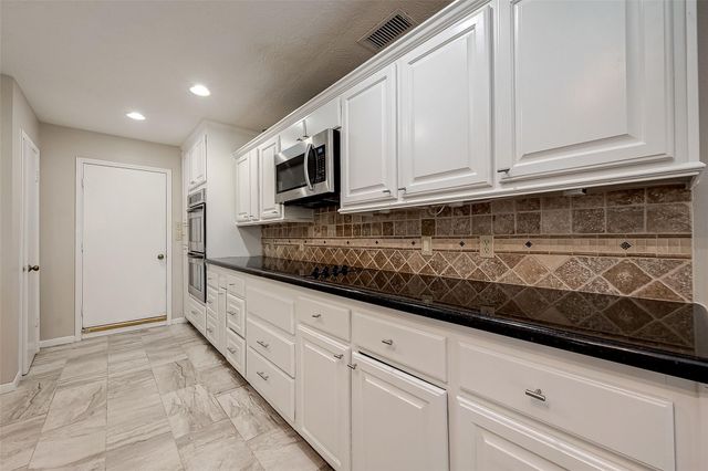 131 Cove Circle, Conroe, TX 77356