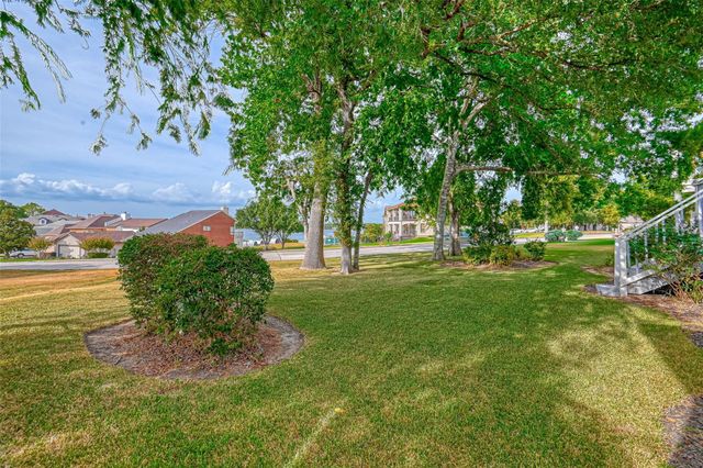 131 Cove Circle, Conroe, TX 77356