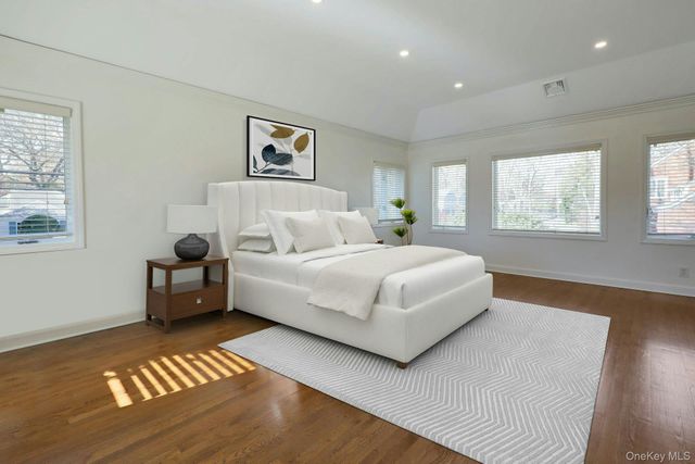 81 Round Hill Road, East Hills, NY 11577