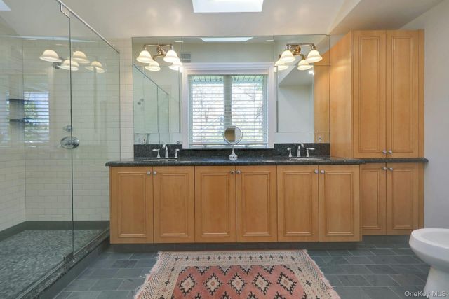 81 Round Hill Road, East Hills, NY 11577