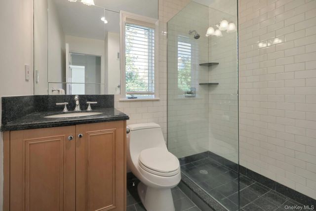 81 Round Hill Road, East Hills, NY 11577