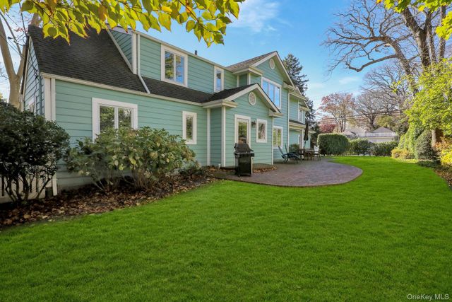 81 Round Hill Road, East Hills, NY 11577