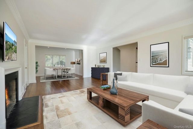 81 Round Hill Road, East Hills, NY 11577