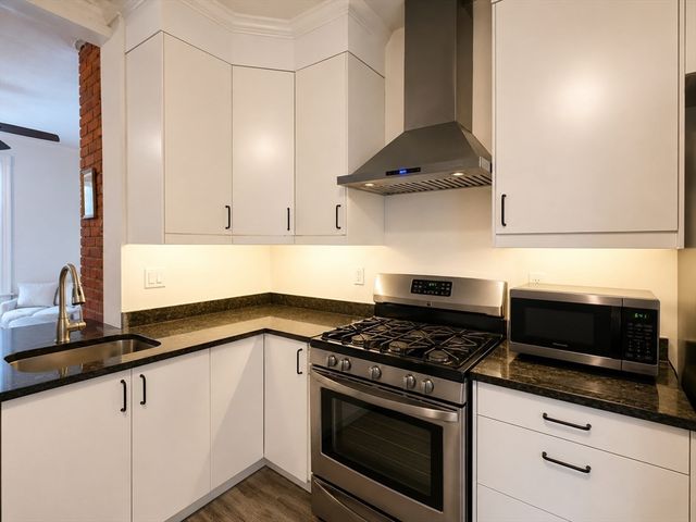 64 White Pl 1, Brookline, MA 02445