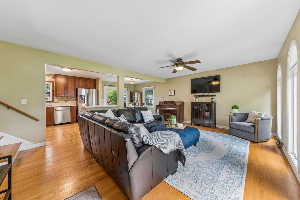 1501 E Elm Street, Wheaton, IL 60189 — photo 2