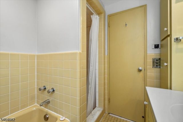 585 Trinity Pl N, Westfield Town, NJ 07090