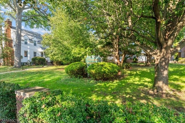 585 Trinity Pl N, Westfield Town, NJ 07090