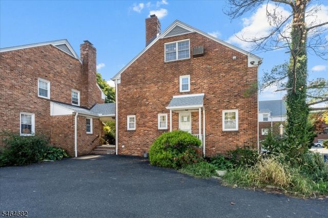 585 Trinity Pl N, Westfield Town, NJ 07090