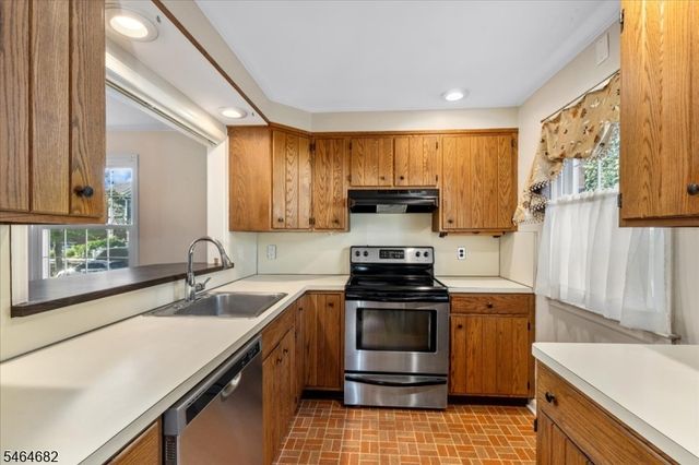 585 Trinity Pl N, Westfield Town, NJ 07090