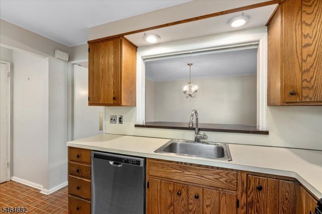 585 Trinity Pl N, Westfield Town, NJ 07090