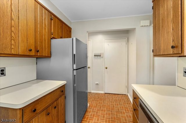 585 Trinity Pl N, Westfield Town, NJ 07090