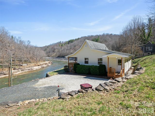 427 Johnson Cemetery Road, Bakersville, NC 28705