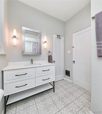 6139 Tennessee Avenue, St Louis, MO 63111