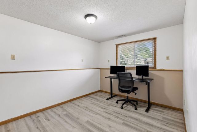 6919 Calgary Road, Woodbury, MN 55125