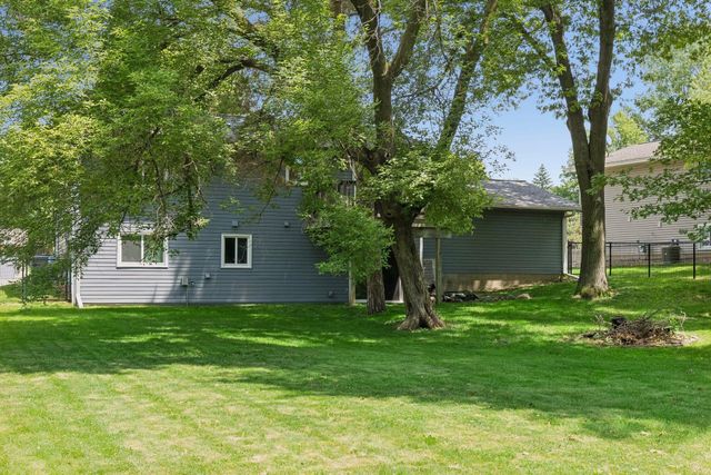 6919 Calgary Road, Woodbury, MN 55125