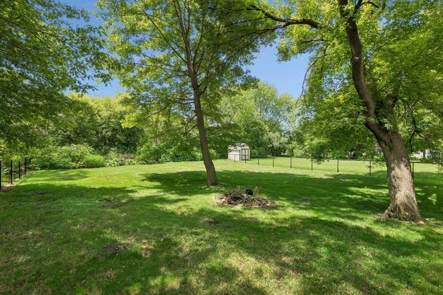 6919 Calgary Road, Woodbury, MN 55125