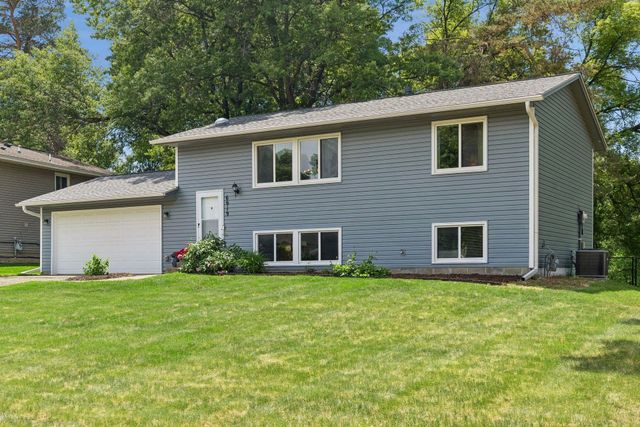 6919 Calgary Road, Woodbury, MN 55125