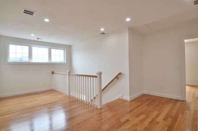 21C Crownshield 21C, Uxbridge, MA 01569