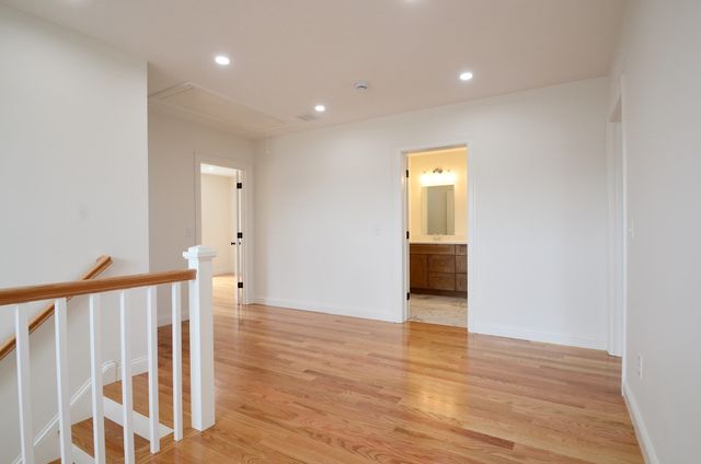 21C Crownshield 21C, Uxbridge, MA 01569