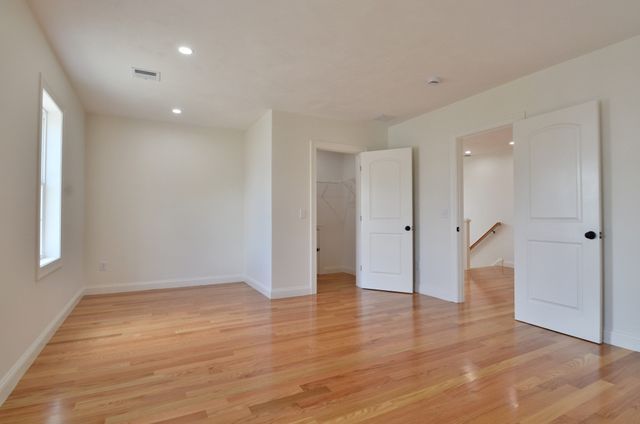 21C Crownshield 21C, Uxbridge, MA 01569