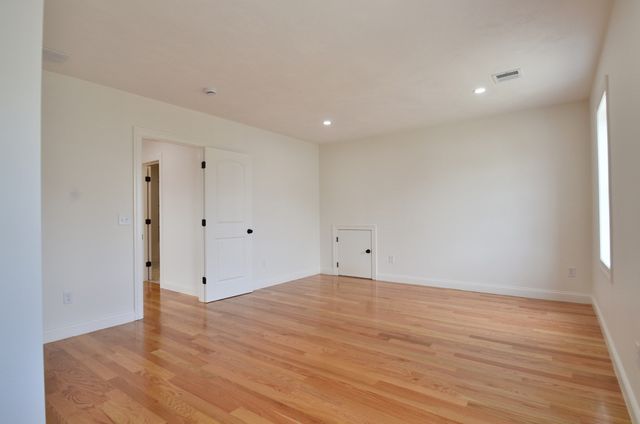 21C Crownshield 21C, Uxbridge, MA 01569