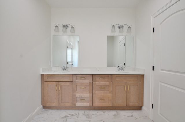 21C Crownshield 21C, Uxbridge, MA 01569