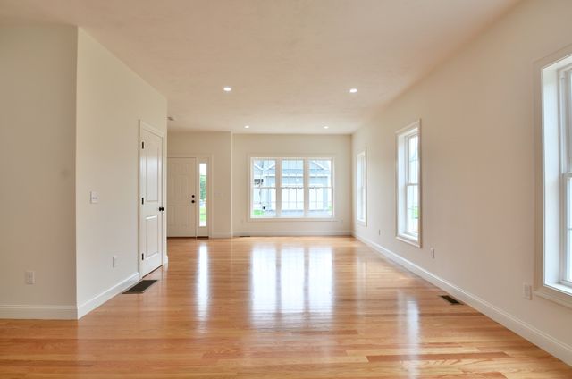 21C Crownshield 21C, Uxbridge, MA 01569