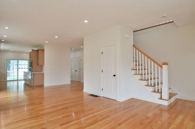 21C Crownshield 21C, Uxbridge, MA 01569